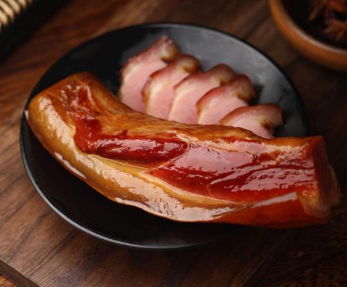 ?曬臘肉冬季晚上要收起來嗎?臘肉表面有一層白色是什么