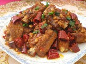 家常麻辣排骨怎么做好吃？家常麻辣排骨的做法