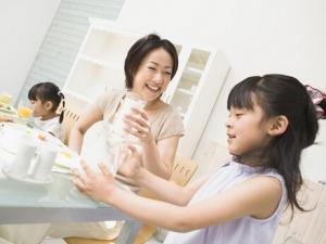 喝牛奶可以預防膝關節疼痛