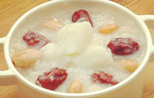 女性氣血不足影響容貌 吃什么補氣血好？