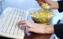 提醒！電腦前不宜擺放的物品