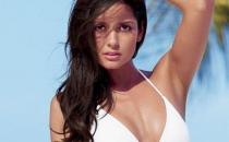 乳房漂亮不是擠出來的 當(dāng)心擠乳溝丟了健康