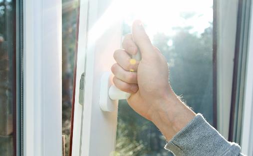 夏天到底該不該開窗 室內空氣污染日常防護