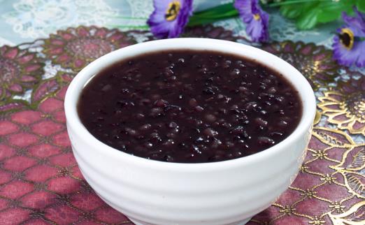 黑米粥有哪些功效與作用？黑米粥養(yǎng)胃嗎？怎么做養(yǎng)腎