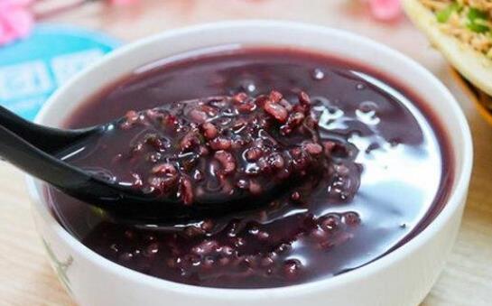黑米粥有哪些功效與作用？黑米粥養(yǎng)胃嗎？怎么做養(yǎng)腎