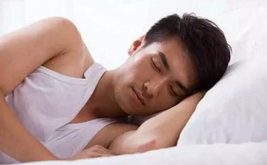 側(cè)臥可以預(yù)防打呼嚕嗎 長(zhǎng)期右側(cè)睡有什么危害